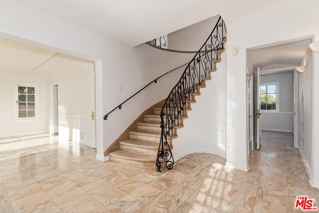 502 N Palm Dr photo 3