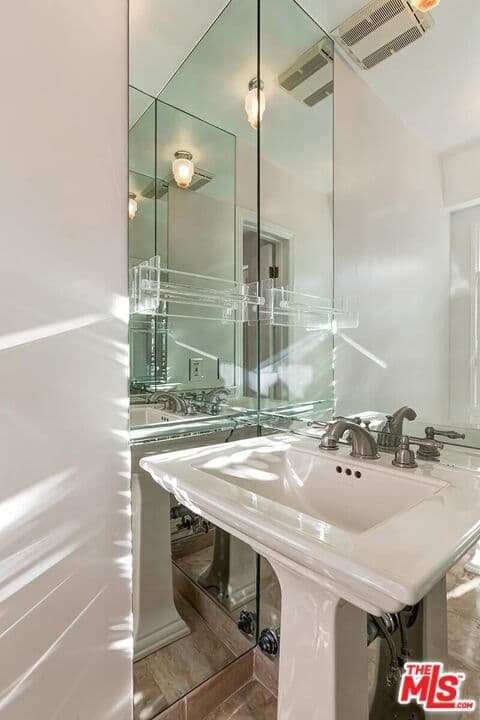 502 N Palm Dr photo 4